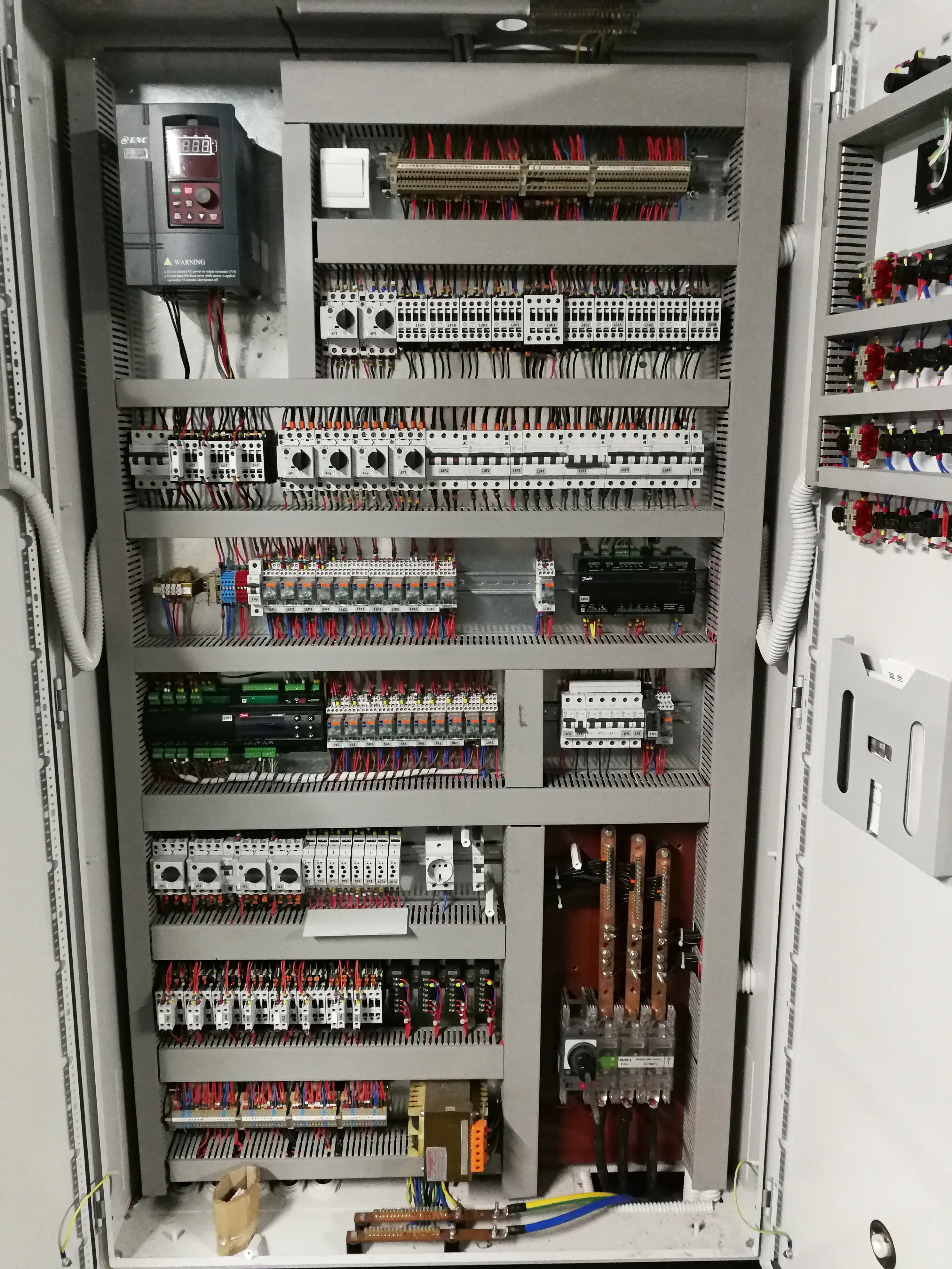 Komercijalni agregat unutra